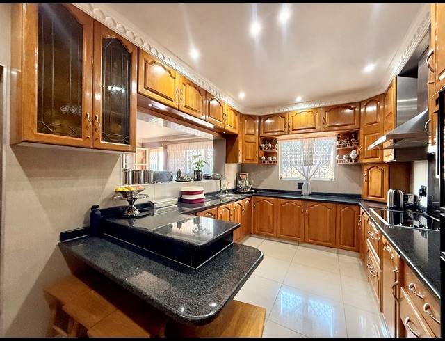 4 BEDROOM FREESTANDING FOR SALE IN KHARWASTAN